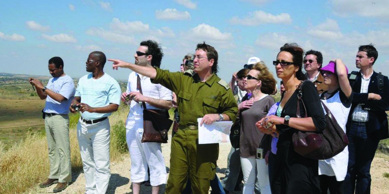 Photo of an Israeli soldier with an AJC delegation