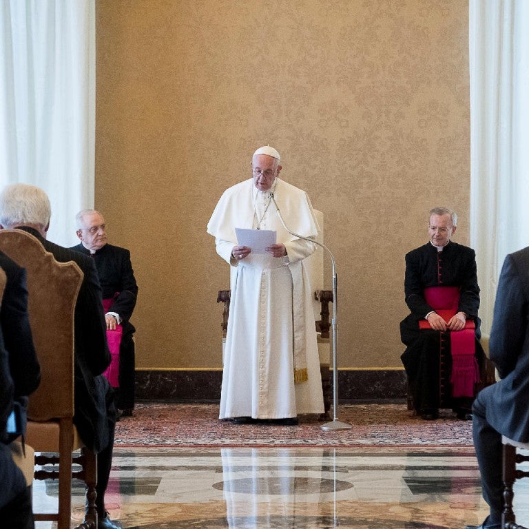 Photo of the Pope speaking to AJC Delegation